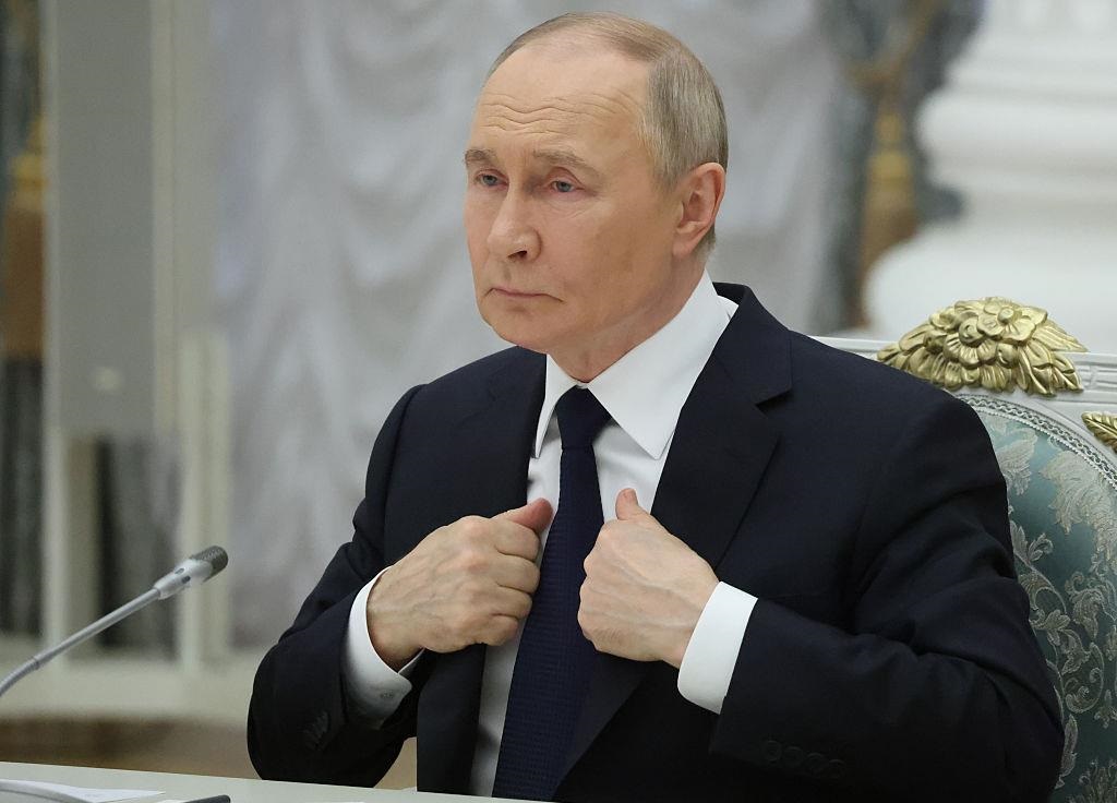 Путін понад добу уникає згадок про удари по авіабазах РФ – ЗМІ