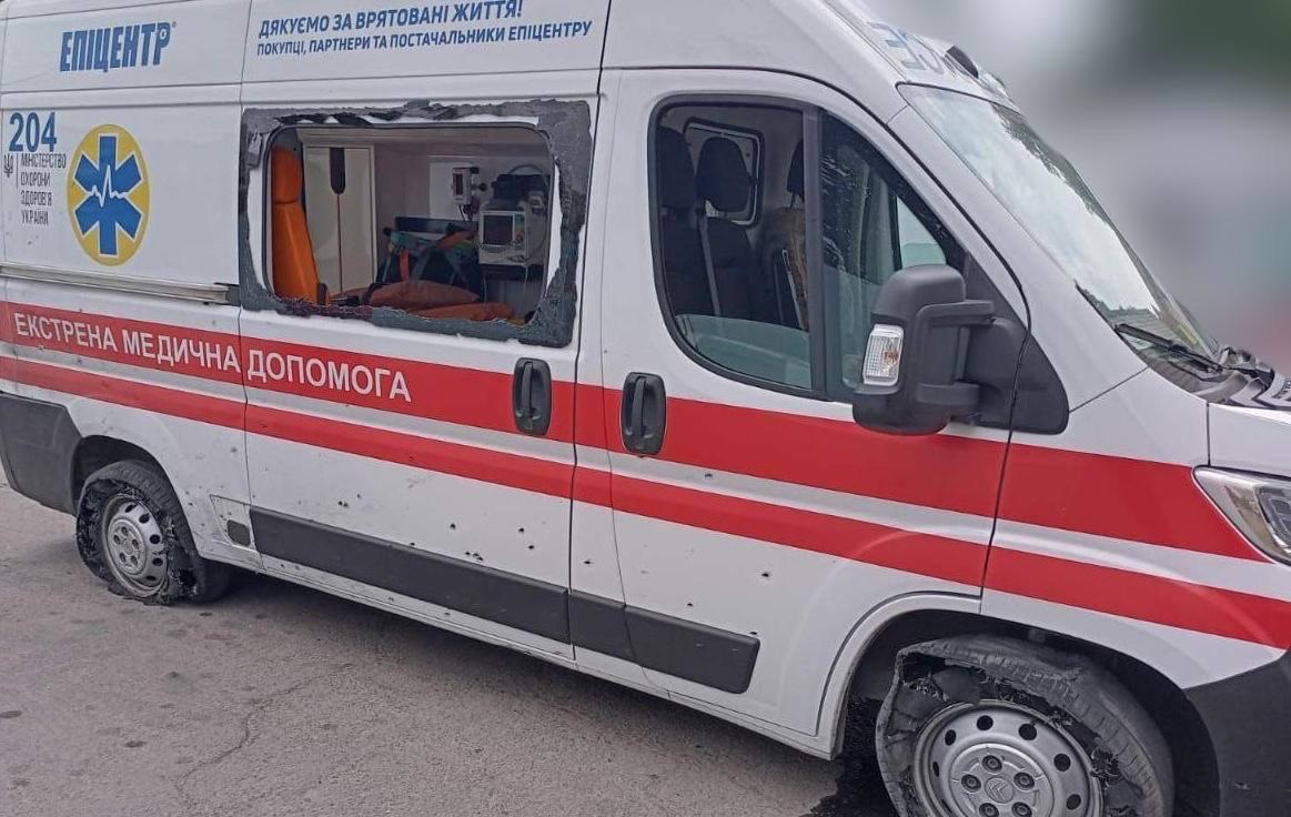 На Херсонщині росіяни дроном атакували “швидку”