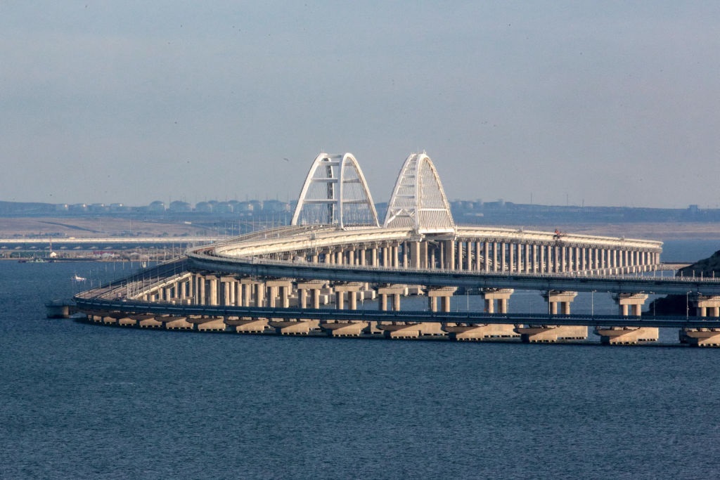Затор з авто на Кримському мосту встановив рекорд – 22 кілометри