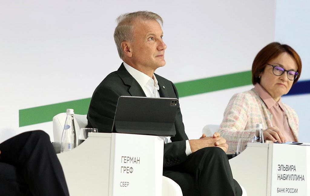 Голова Сбербанку оголосив фактичну зупинку економіки Росії