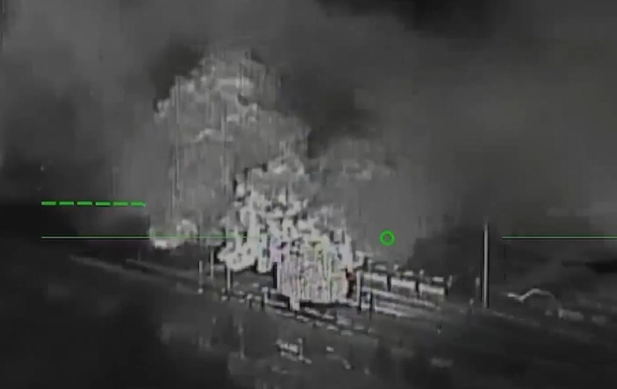 ССО показали знищення нафтобаз росіян у Криму