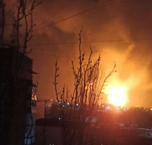 У Таганрозі РФ прогриміли 20 вибухів, вирує пожежа