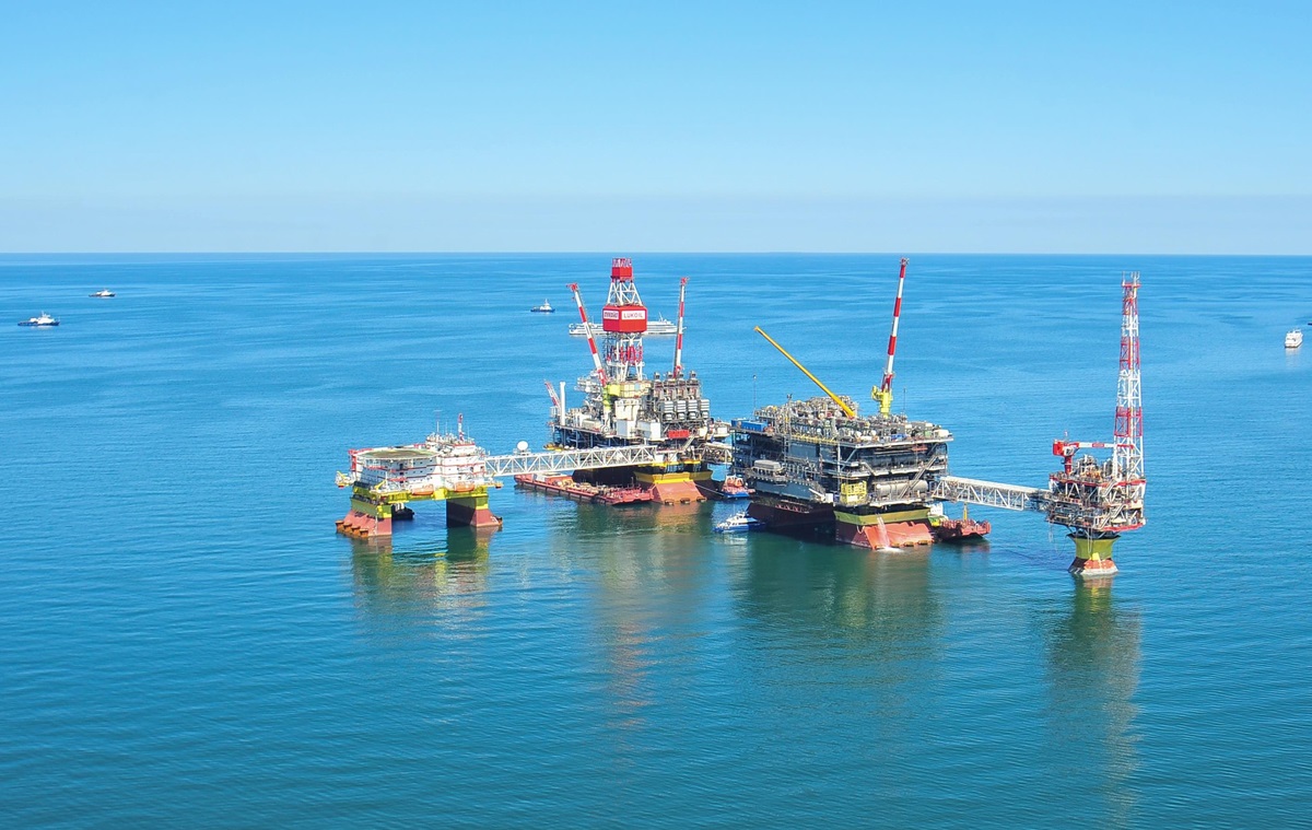 На Каспії уражено третю нафтову платформу – ЗМІ