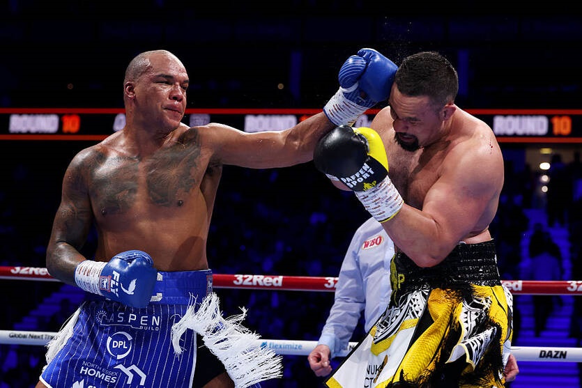 Усик прокоментував успіх Вордлі у поєдинку проти Паркера