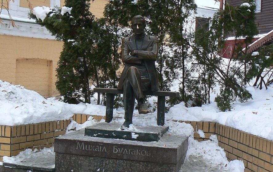 Новини Києва - В Києві демонтують пам'ятники Булгакову й Ахматовій