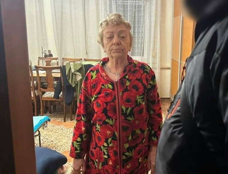 Стало відоме прізвище пенсіонерки, у якої під час обшуку знайшли 300 тисяч доларів