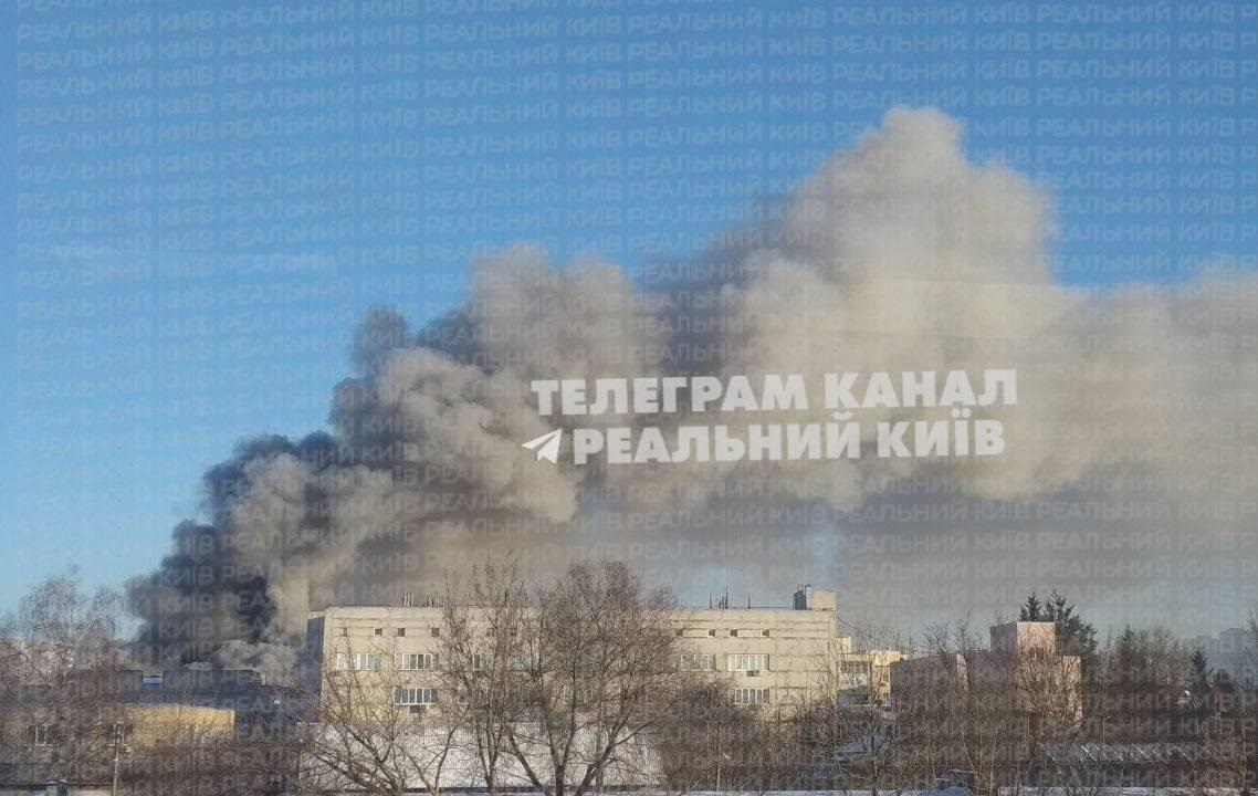 Новини Києва - У Києві спалахнула масштабна пожежа на складі