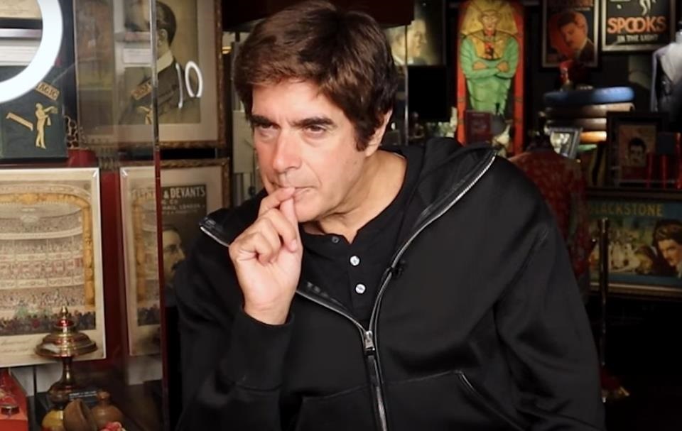 Девід Копперфілд йде зі сцени на тлі скандалу з Епштейном