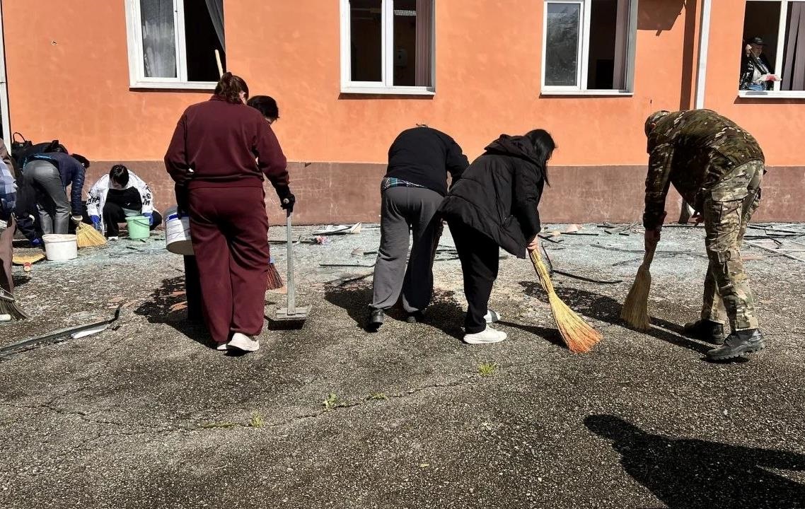 В Туапсе після удару по НПЗ пройшов “нафтовий дощ”